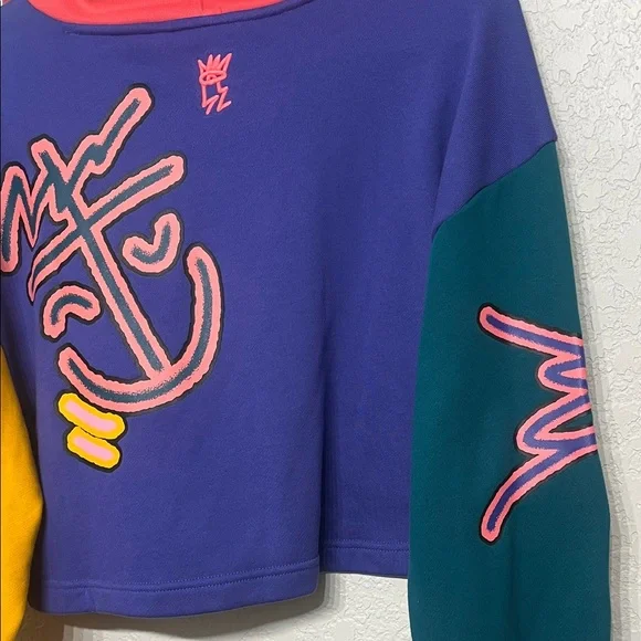 Adidas Original Graphic Cropped Hoodie - Picture 13 of 13